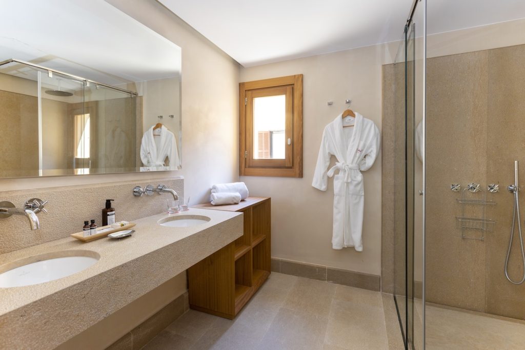 habitacion-hotel-es-moli-deia-triple-tramuntana-6