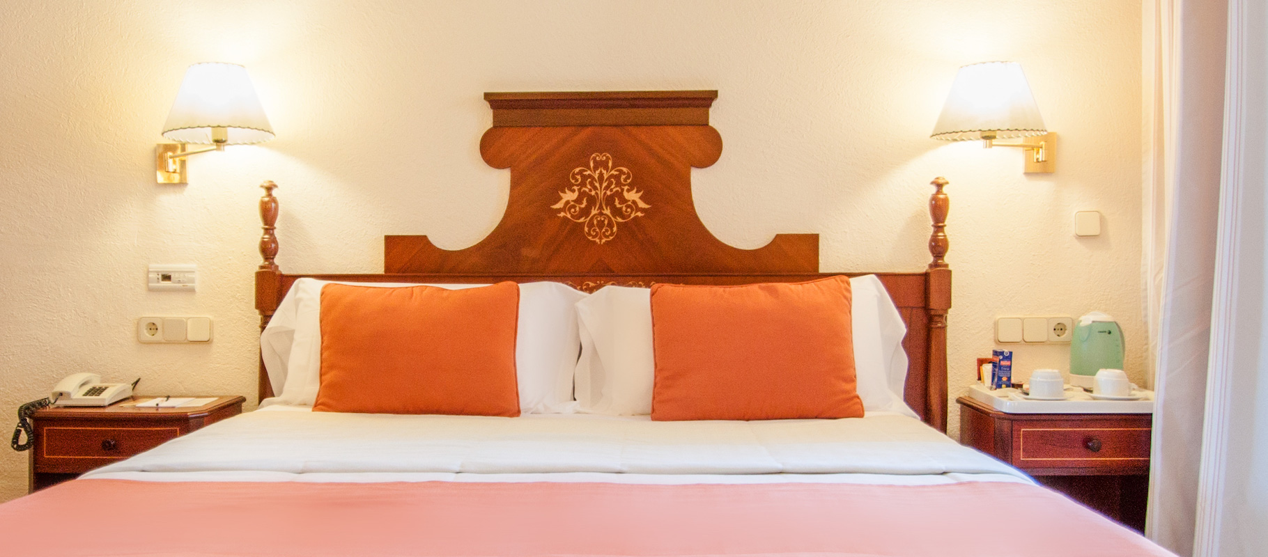 room-service-hotel-deia-hotel-es-moli-deia-cabecera-1